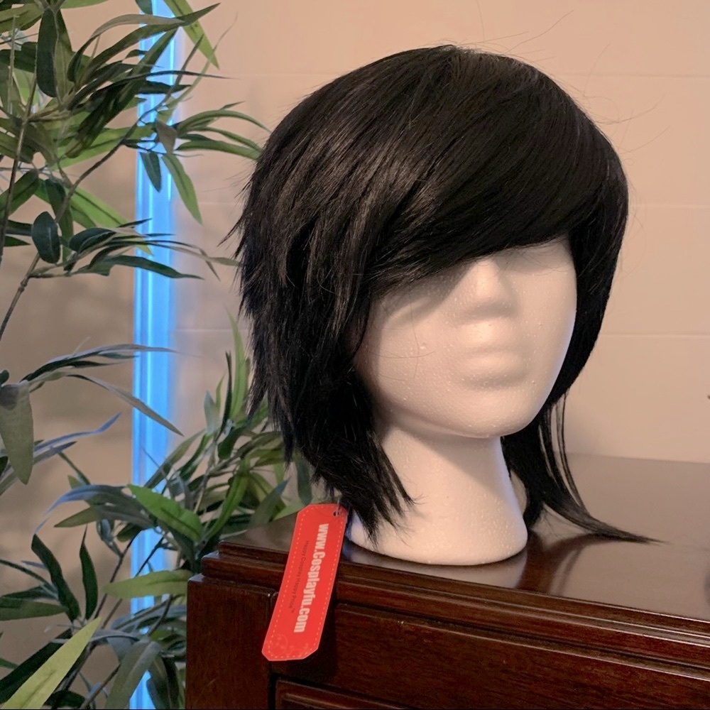 Shaggy choppy short black cosplay anime wig